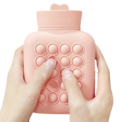좋은 가격 통증 완화를 위한 1L 뜨거운 물병 BPA가 없고 식품용 실리콘 재료의 부드러운 덮개 포함 온라인으로